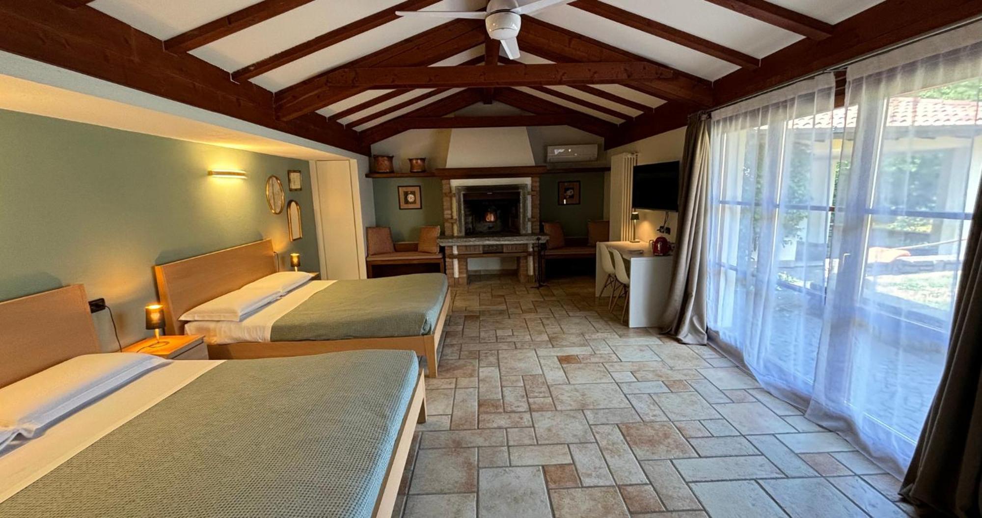Casa Ceruti Bed & Breakfast Villa Guardia ภายนอก รูปภาพ