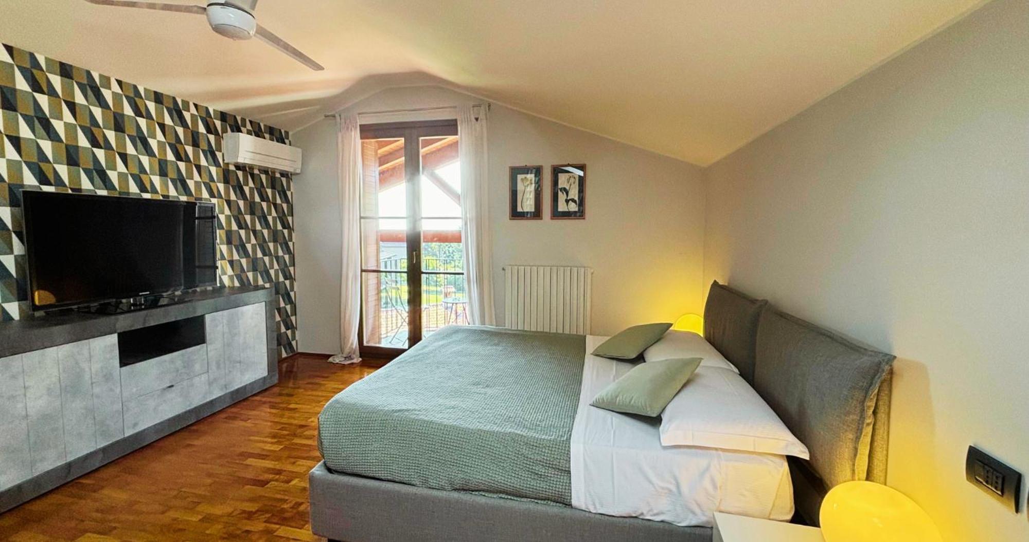 Casa Ceruti Bed & Breakfast Villa Guardia ภายนอก รูปภาพ