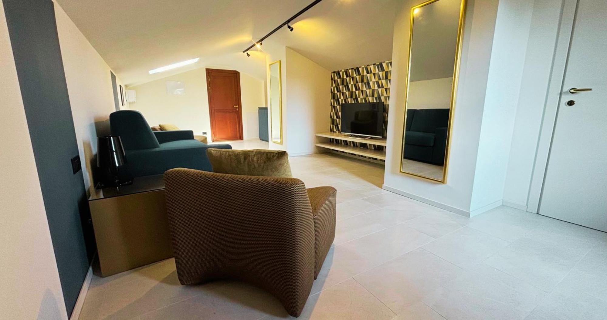 Casa Ceruti Bed & Breakfast Villa Guardia ภายนอก รูปภาพ