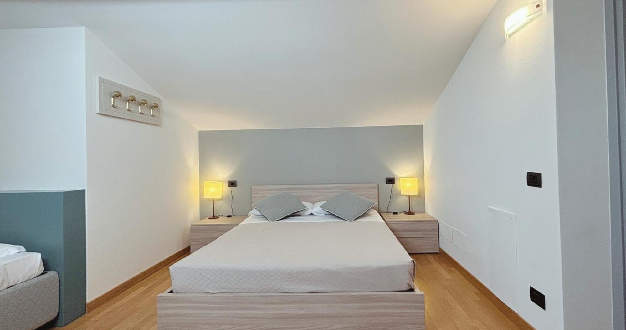 Casa Ceruti Bed & Breakfast Villa Guardia ภายนอก รูปภาพ