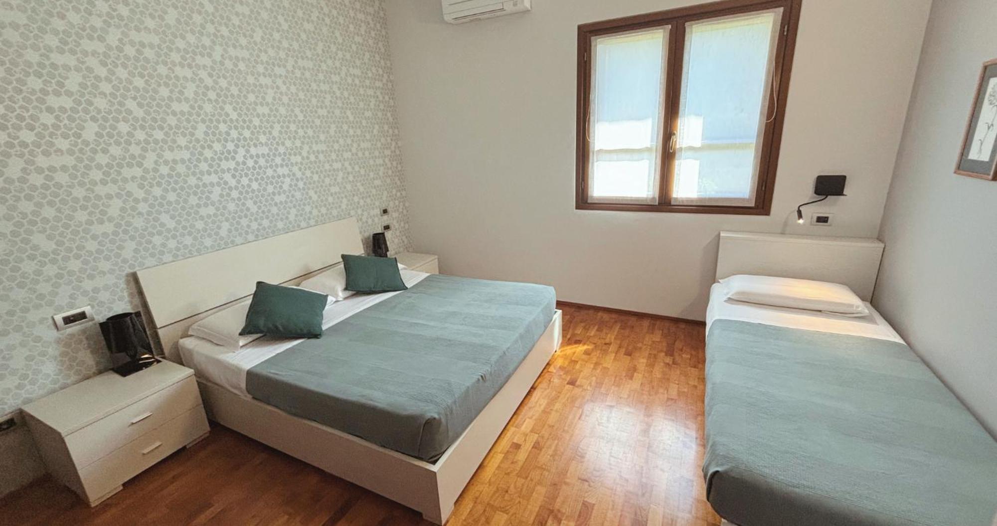 Casa Ceruti Bed & Breakfast Villa Guardia ภายนอก รูปภาพ