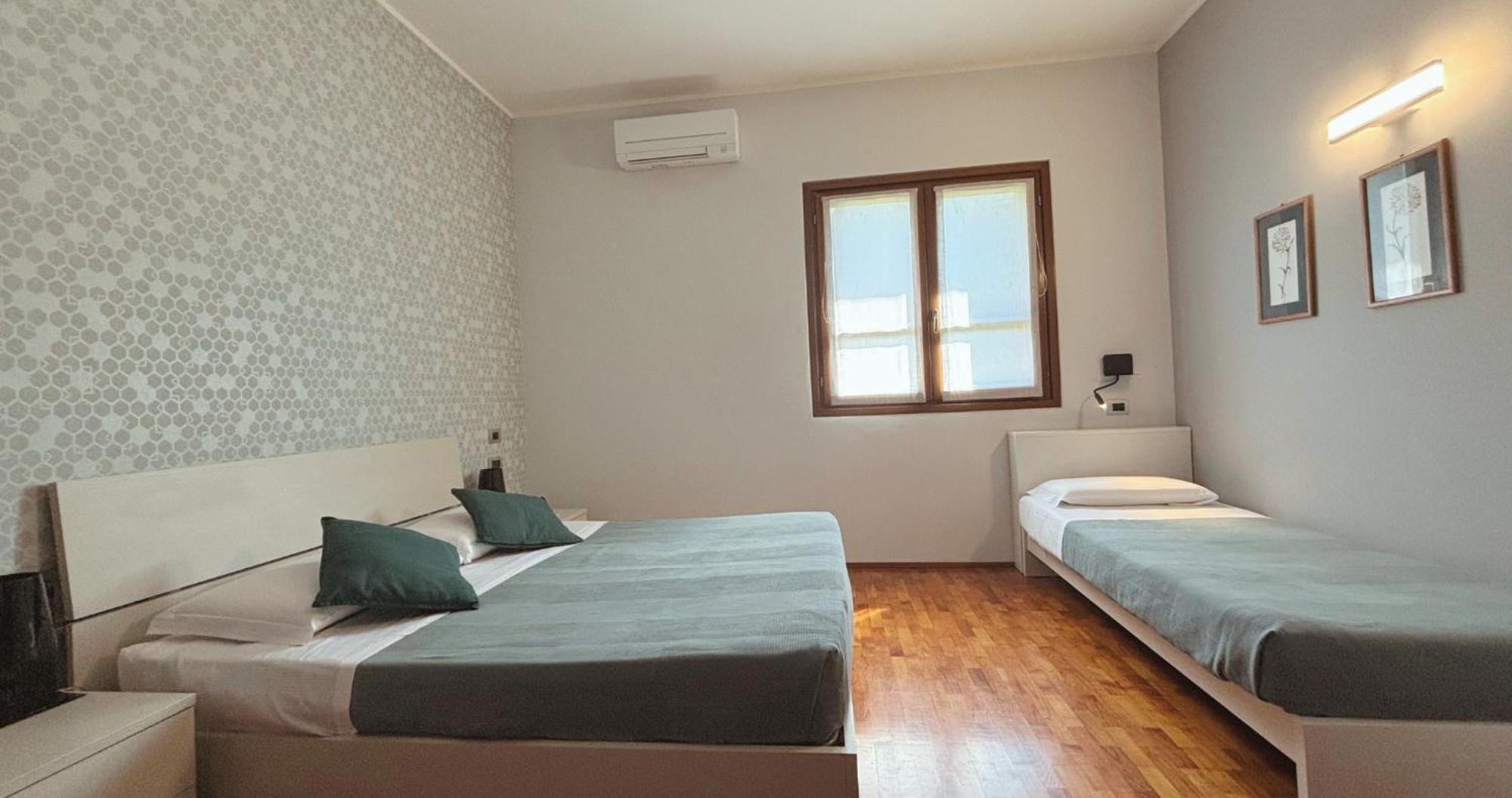 Casa Ceruti Bed & Breakfast Villa Guardia ภายนอก รูปภาพ